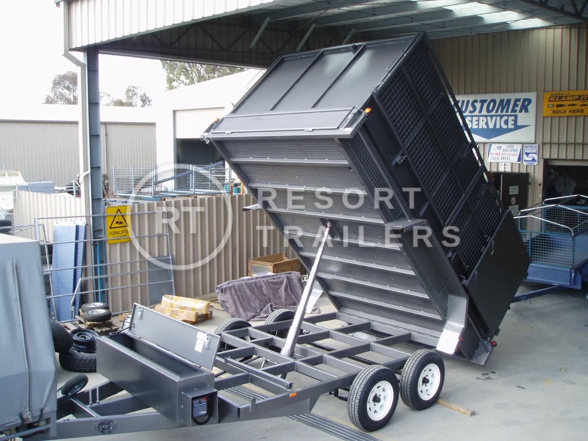 Dual axle custom tipper made for CUT price trash packs — built by Resort Trailers